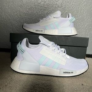 adidas NMD r1 v2 shoes kids/womens NEW 100% AUTHENTIC womens size 7.5 kids 6